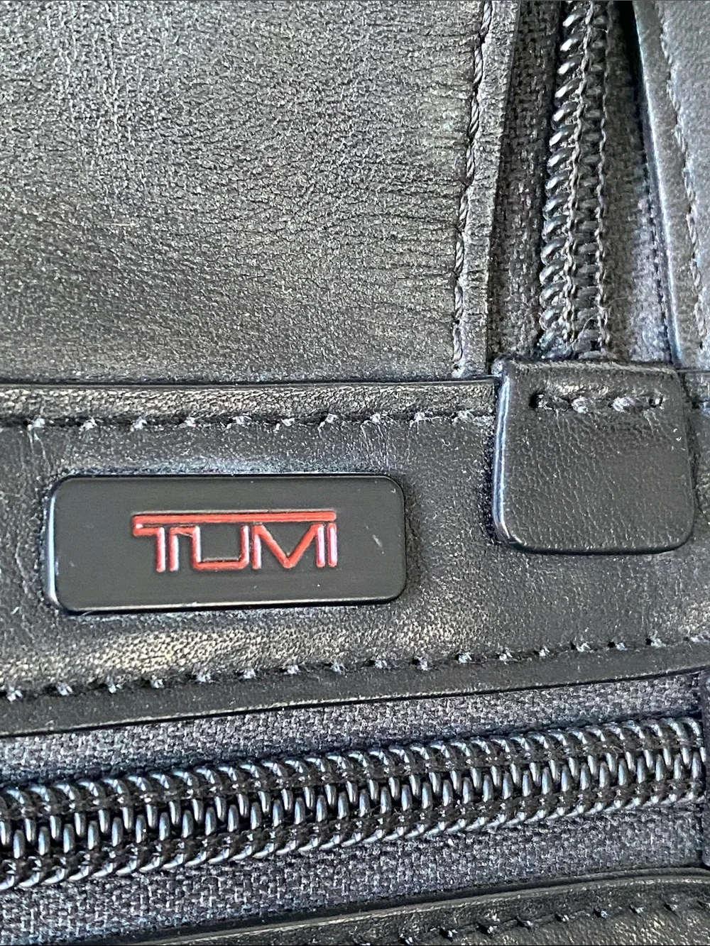 Tumi Alpha Slim Black Leather Portfolio Briefcase 17” Laptop Strap Pockets Sleek